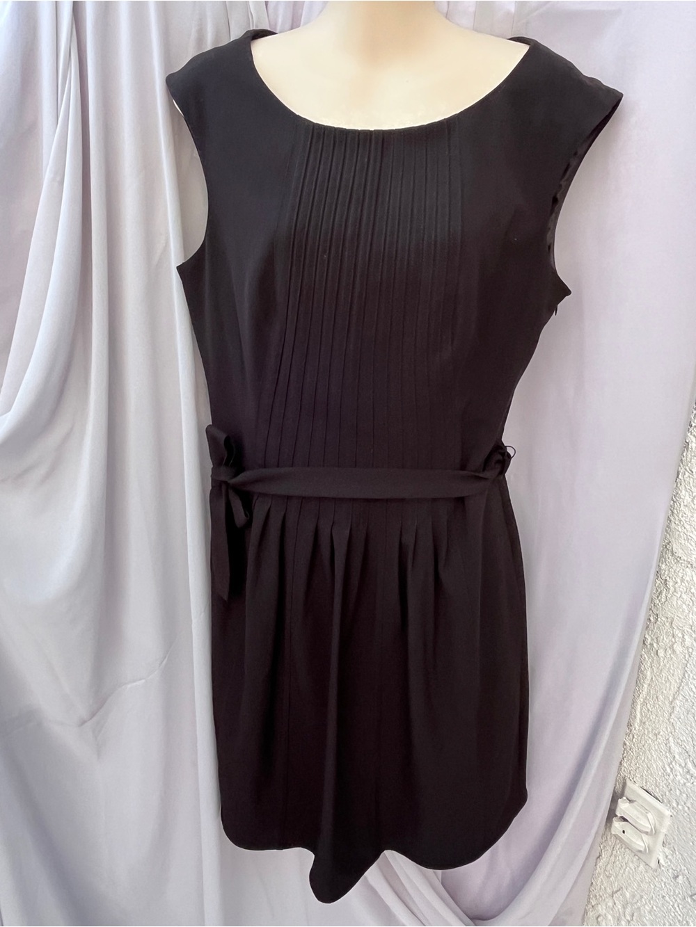Calvin Klein Black Sleeveless Pleated Front Tie-Waist Dress